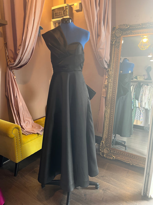 Black One-Shoulder Sample Gown