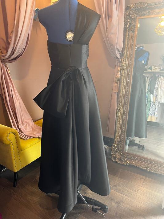 Black One-Shoulder Sample Gown