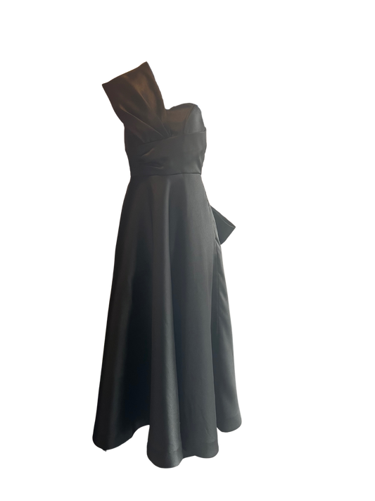 Black One-Shoulder Sample Gown
