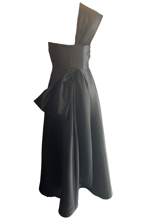 Black One-Shoulder Sample Gown